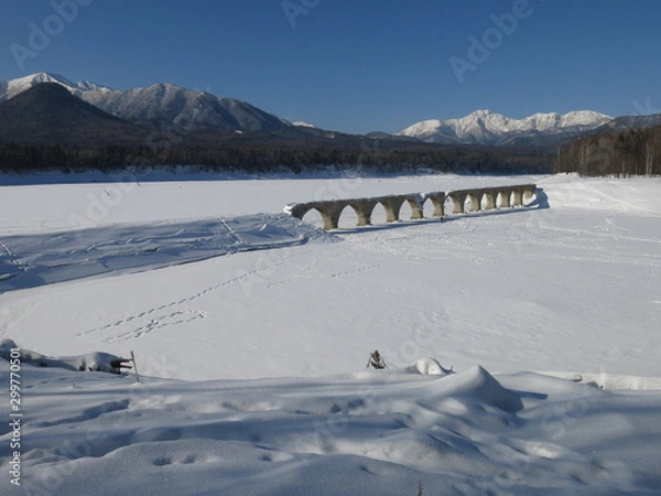 Obraz 幻の橋 冬のタウシュベツ川橋梁（北海道上士幌町）