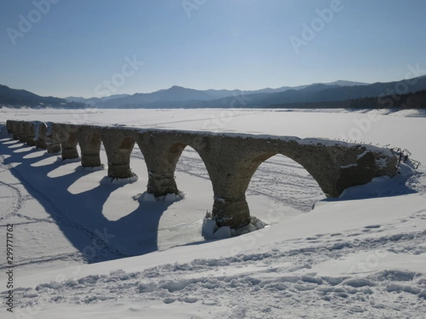 Obraz 幻の橋 冬のタウシュベツ川橋梁（北海道上士幌町）