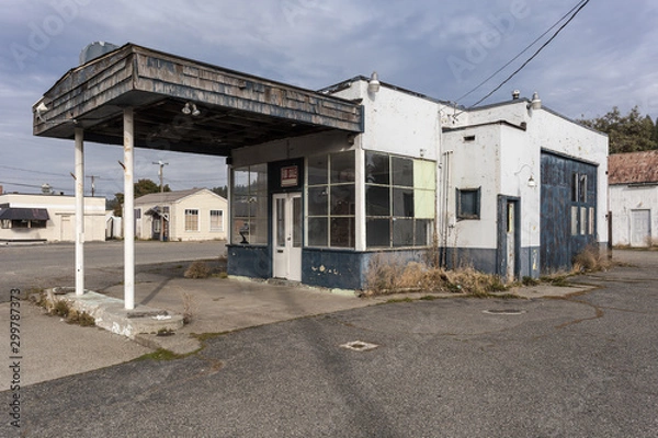Obraz Vintage abandoned service station waiting for a new occupant