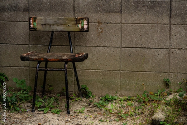 Fototapeta 写真素材: やきもの散歩道　常滑　椅子