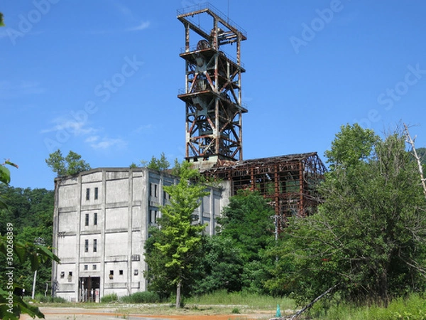 Obraz 炭鉱立坑櫓跡の廃墟（北海道三笠市）