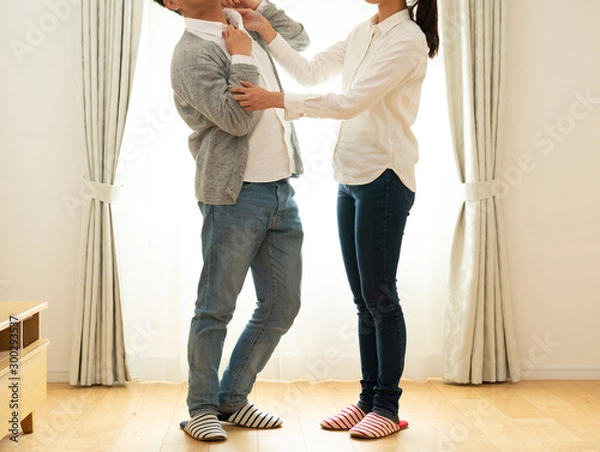 Fototapeta 女性に怒られる男性