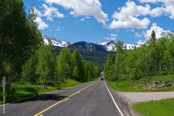 Fototapeta Mirror Lake Scenic Byway between Wyoming and Utah