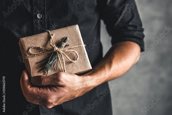 Obraz Man holding a gift box