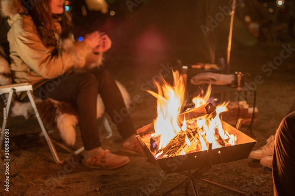 Obraz 仲間と焚き火
