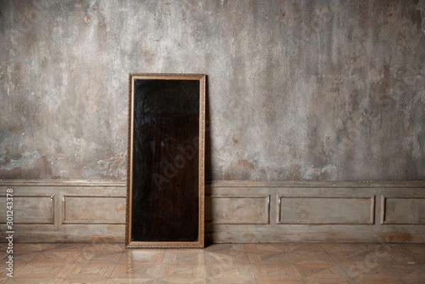 Obraz The mirror on the background of vintage wall