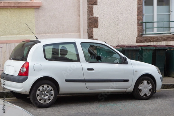 Obraz Broken car window after a theft in a street