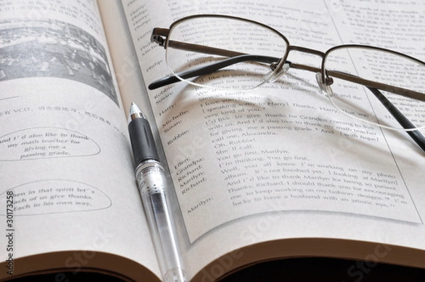 Fototapeta 眼镜和笔