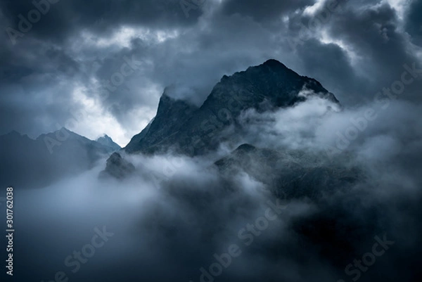 Obraz Przełęcz Tatrzańska w klimatycznej atmosferze.