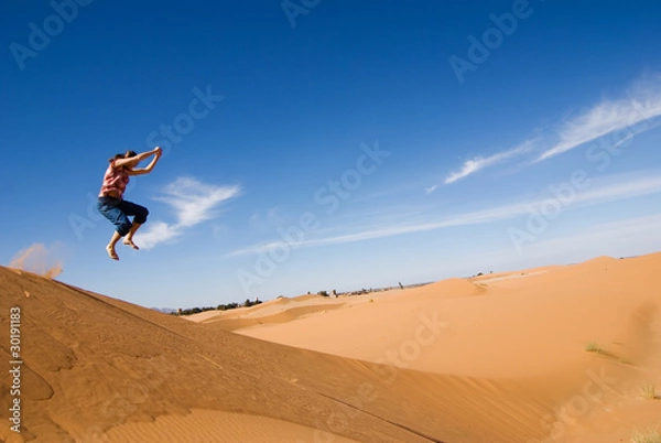 Fototapeta jumping on the Sahara