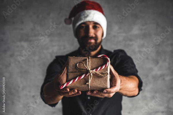 Obraz Man holding a gift box