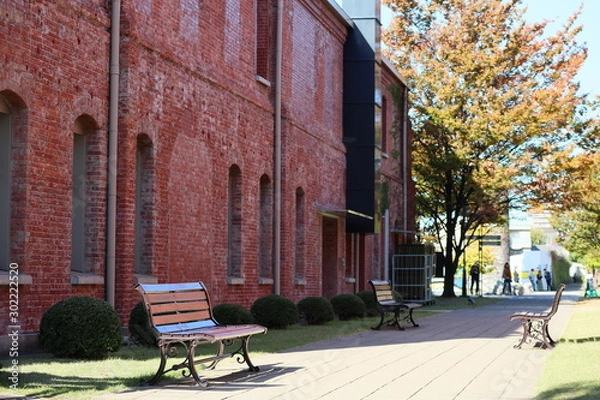 Fototapeta 赤レンガの二階建ての家