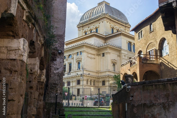 Fototapeta View of the Great Synagogue among Roman ruins and medieval buildings in Rome, Italy