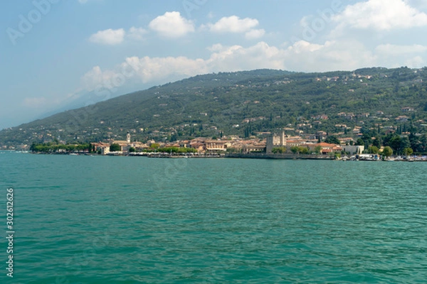 Obraz View from the lake Garda of the castle Scaliger de Torri del Benaco, Italy