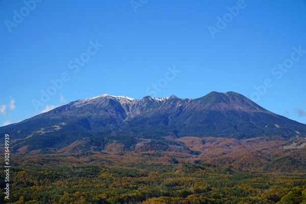 Fototapeta 九蔵峠から眺めた御嶽山と紅葉