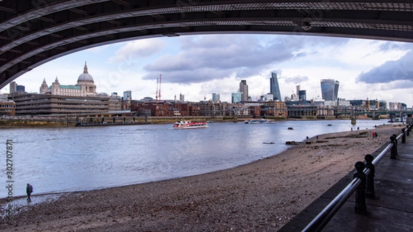 Obraz Mudlarking in London