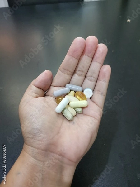 Obraz pills in hand