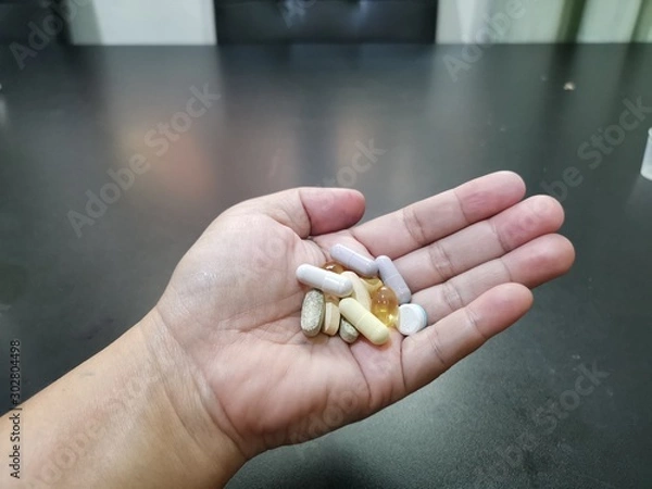 Obraz pills in hand