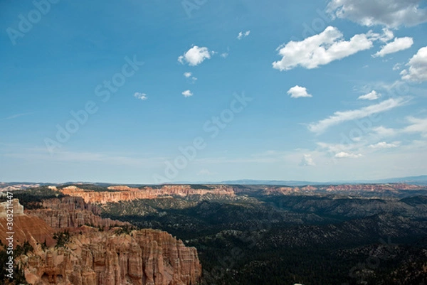 Fototapeta Valley at Bryce Canyon with mountains full of trees