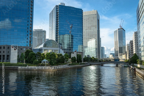 Obraz 東京港区　芝浦運河の都市風景