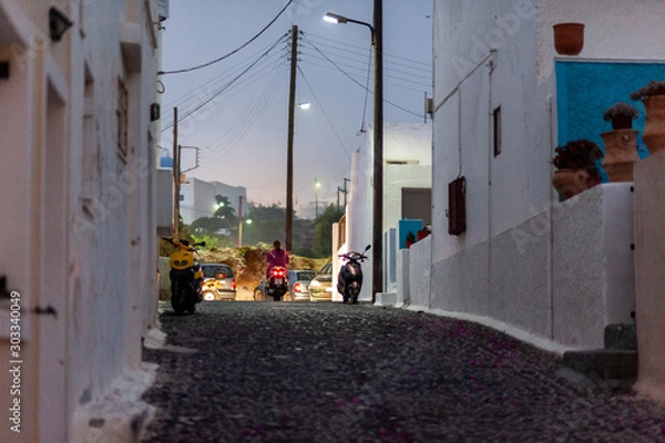 Obraz narrow street at night