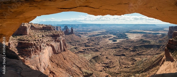 Obraz A panoramic shot at midday of the unique arch in Canyonlands