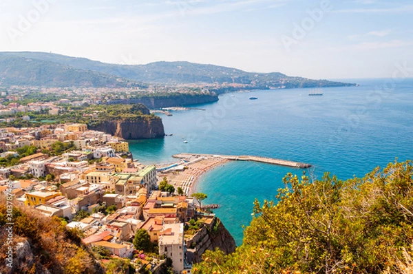 Obraz Panorama of high cliffs, Tyrrhenian sea bay with pure azure water, floating boats and ships, pebble beaches, rocky surroundings of Meta, Sant'Agnello and Sorrento cities near Naples region