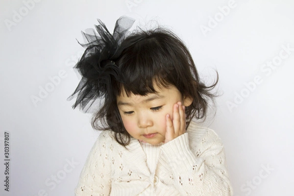Fototapeta うつむく女の子