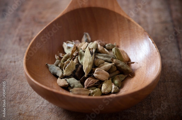 Fototapeta cardamom on wooden spoon