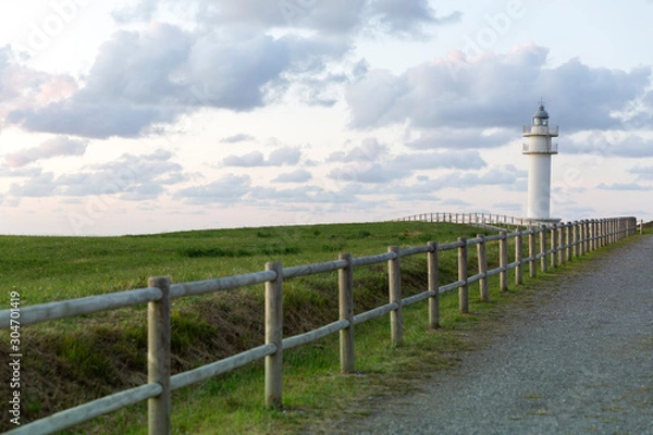 Obraz Faro de cabo Ajo con bonito cielo con nubes en Cantabria, España.