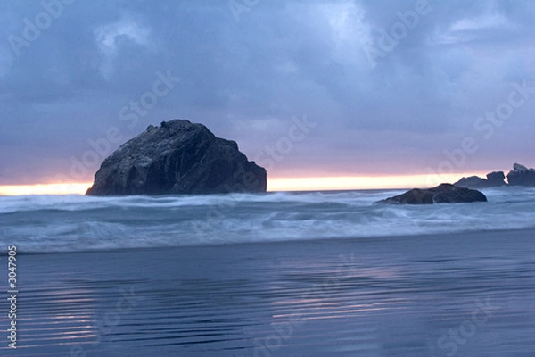 Obraz a gloomy face rock