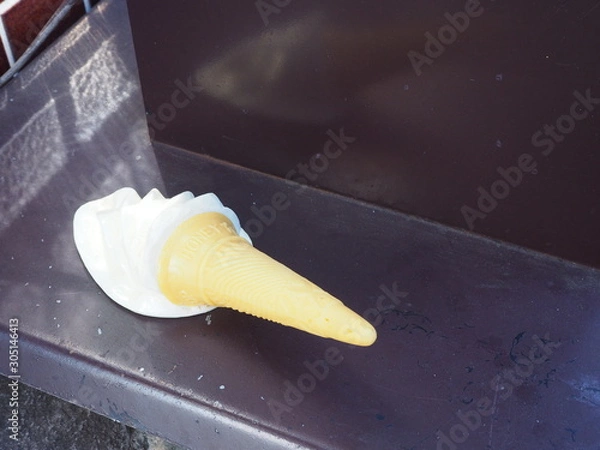 Fototapeta 落ちてしまったソフト御クリーム