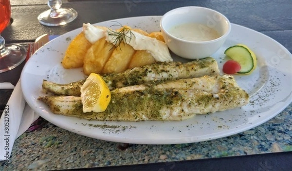 Obraz Grilled kingclip fish filet with fried potato chips.