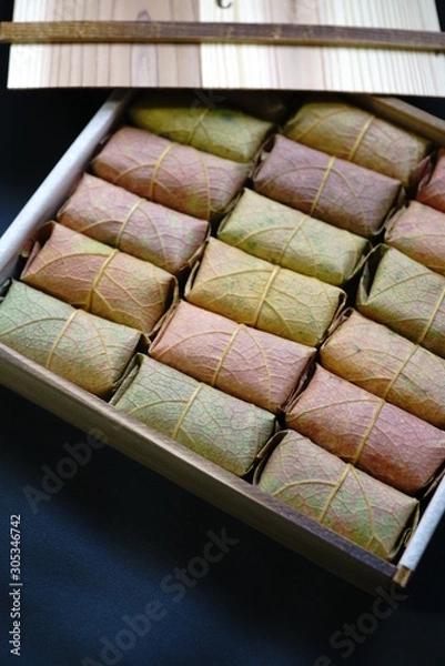 Obraz 紅葉の柿の葉寿司