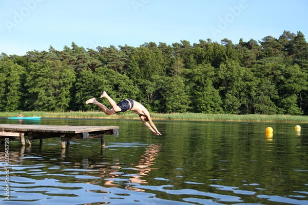 Fototapeta Sprung in den See