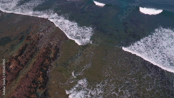 Fototapeta beautiful waves split into two parts