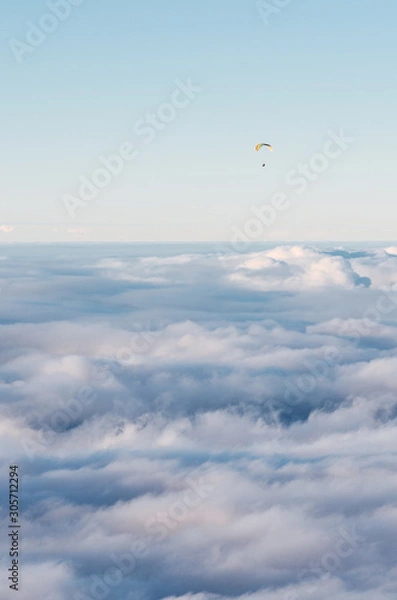 Obraz paratrooper flying above the clouds