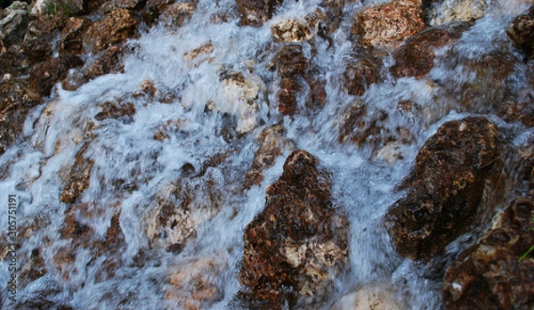 Fototapeta Cascada sobre rocas