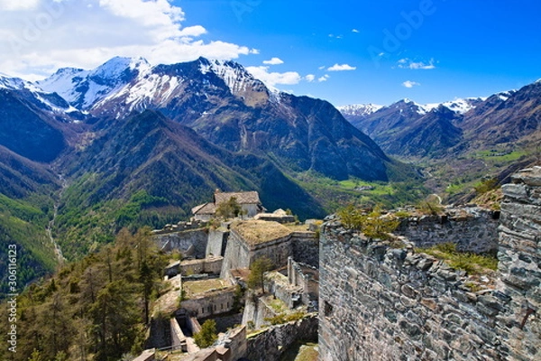 Obraz The Fenestrelle Fort is a fortress overlooking Fenestrelle. It is the symbol of the Metropolitan City of Turin, Piedmont, northern Italy. It is the biggest alpine fortification in Europe.
