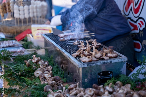 Obraz しいたけを焼く