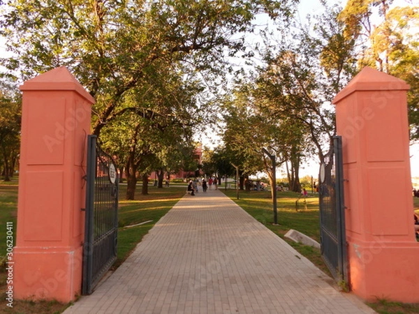 Obraz portón en el parque