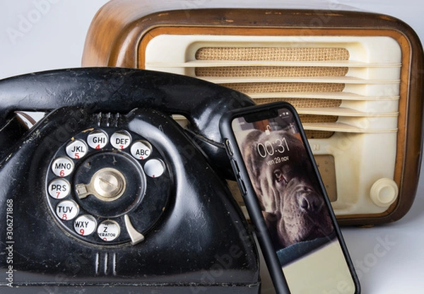 Obraz 50s telephone and radio and modern smart phone
