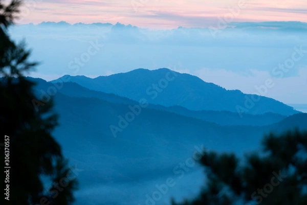 Obraz 岩手県陸前高田市　朝焼けの陸前高田の山並みの景色