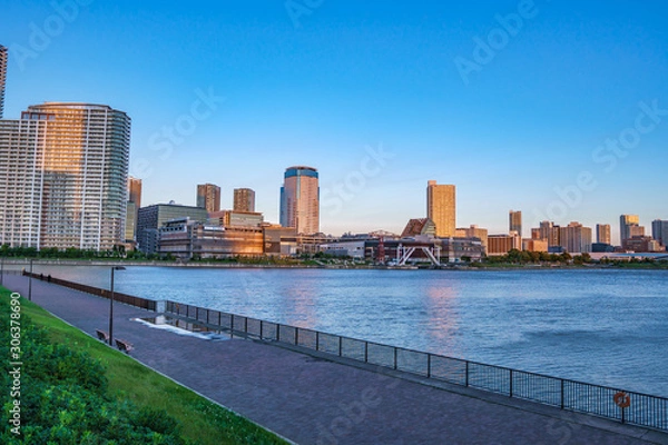 Obraz 東京の都市風景 トワイライトの豊洲周辺の風景