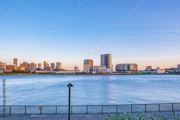 Obraz 東京の都市風景 トワイライトの豊洲周辺の風景