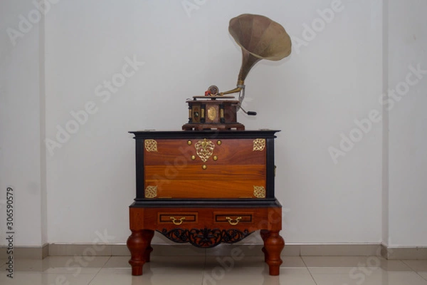 Fototapeta old gramophone on the table