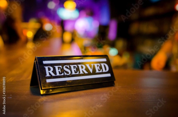 Fototapeta Plastic reserved plate on an arranged restaurant table