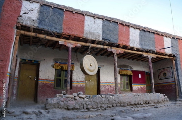 Fototapeta A sacred gong hangs in the courtyard in Tsarang Gompa (1395) - Sakya Monastery. Trekking to the Upper Mustang enclosed area. Nepal.