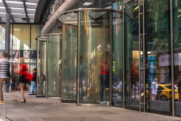 Obraz The movement of people at the entrance to modern building