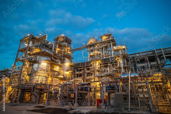 Obraz oil and gas processing facilities at the factory _